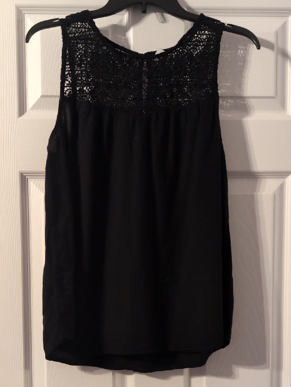 Old Navy Black Crochet Yoke Sleeveless Camisole